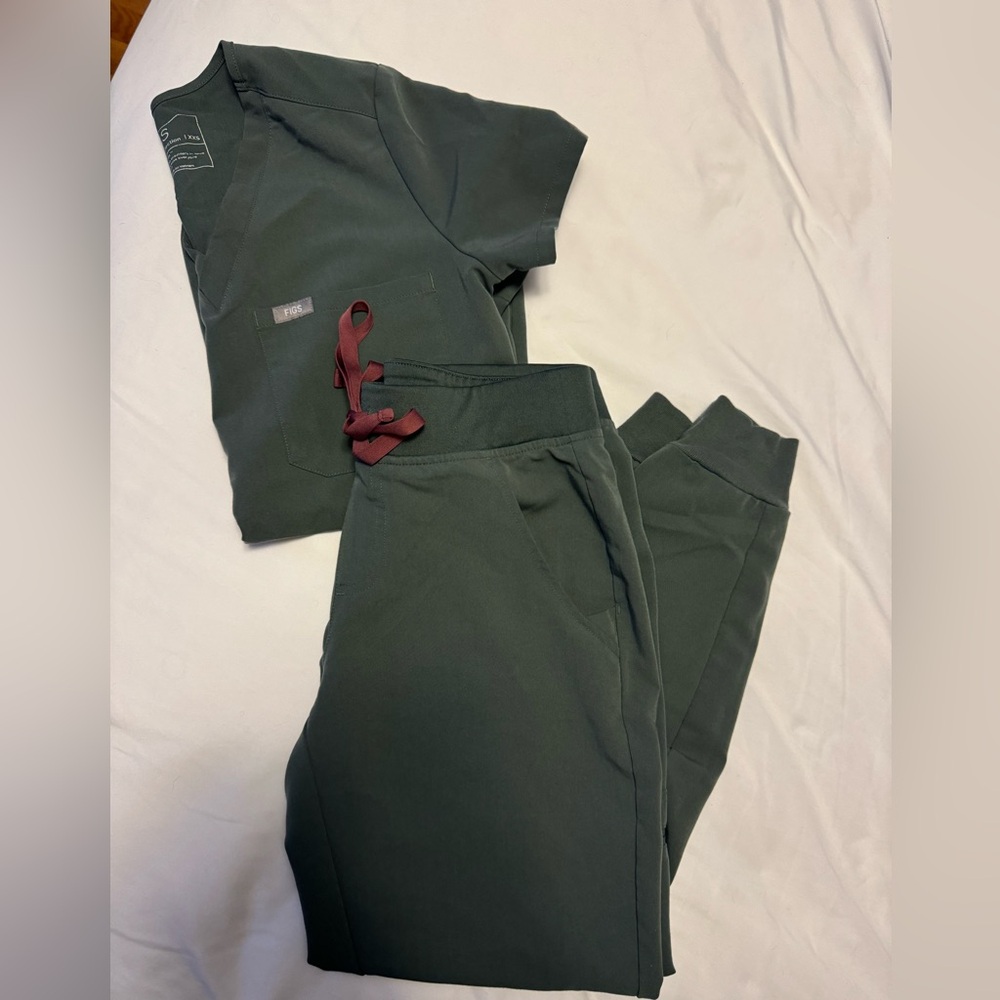 Figs Bonzai scrub set. Catarina top XXS, Zamora joggers XSP.